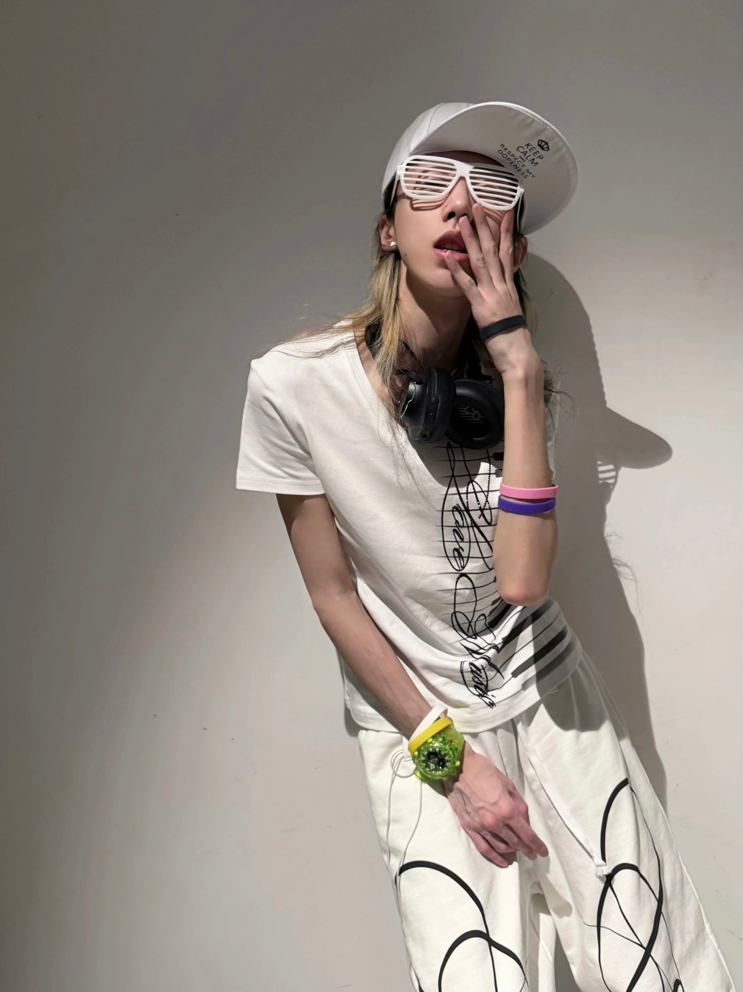 no E mosen "LovE Music" Rhinestone Baby Tee - Piano Keys Script V-Neck Slim Top