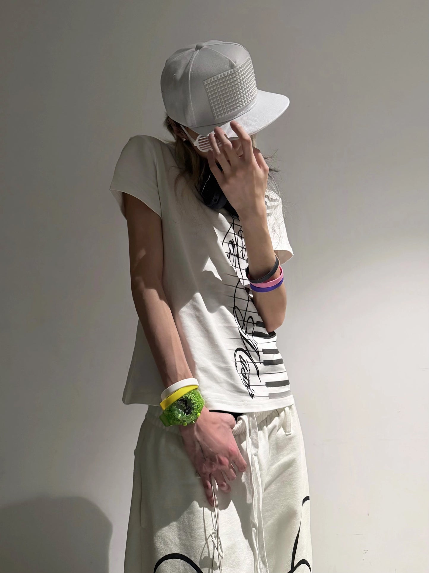 no E mosen "LovE Music" Rhinestone Baby Tee - Piano Keys Script V-Neck Slim Top